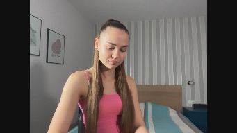 Mia_Fox - 1295 left till SEXY DANCE!! Welcome to my room! I am new here, please help me to enjoy! Please check my Tip Menu...Private ON