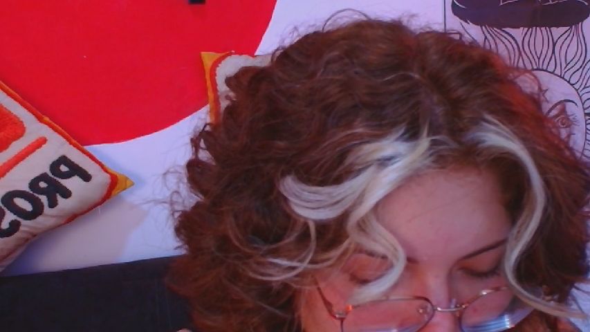 Maddyredhairy online image