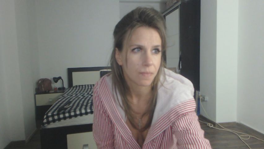 MiyaHale's MyFreeCams show and profile