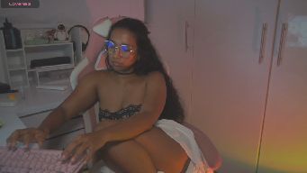 Lulita - Hello guys...Play my boobiies? 444 countdown, 12 earned, 432 left until show