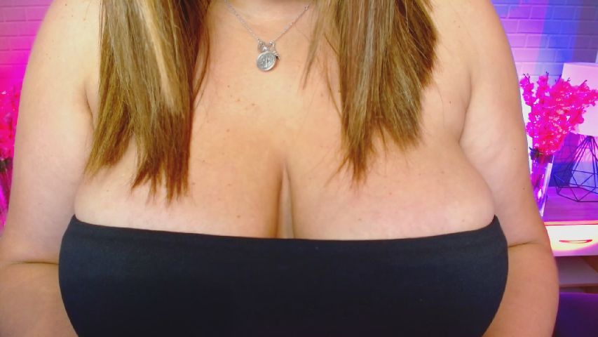 lyzSmith's MyFreeCams show and profile