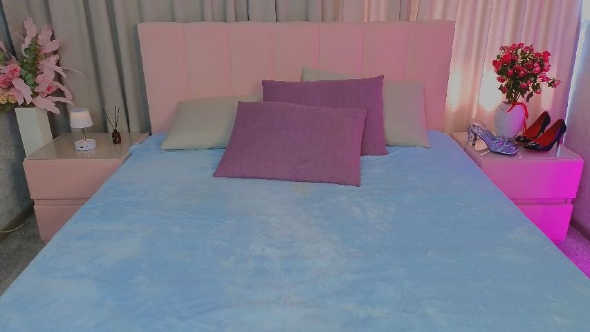 ArianaPetite live