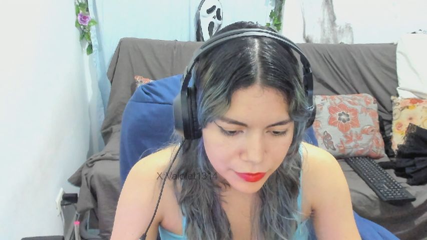 Vaiolet1314's MyFreeCams show and profile