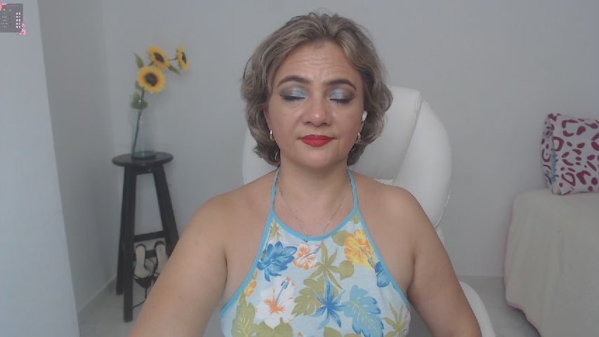 Wet_milf_'s MyFreeCams show and profile