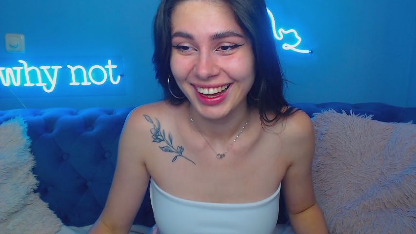 ViolinaLove's MyFreeCams show and profile