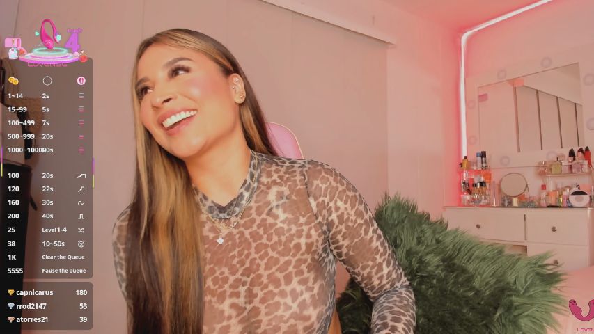 Laura_boobss's MyFreeCams show and profile