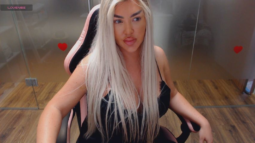 AmyParis live