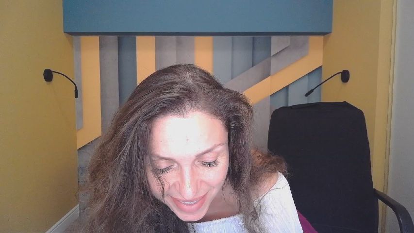 EllaLong's MyFreeCams show and profile