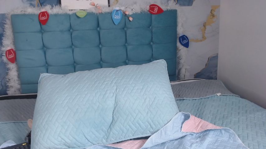 Live Stream of Laura_soft