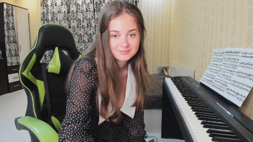 Oladushek18's MyFreeCams show and profile
