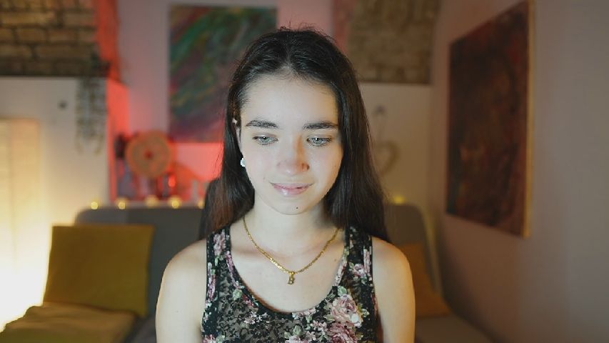 Gia_Paige18's MyFreeCams show and profile