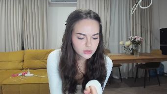 BeeTheQueen - hi! LUSH IS ON, FAV VIBES 98,99,123/ any flash 99, nakd 350/ pm message 12t/ check out tip menu for more funnnn