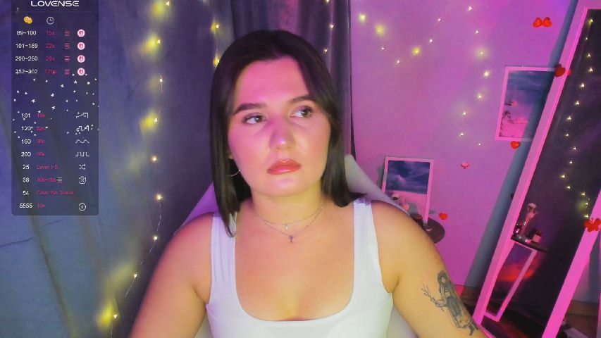 Bella_Wet's MyFreeCams show and profile
