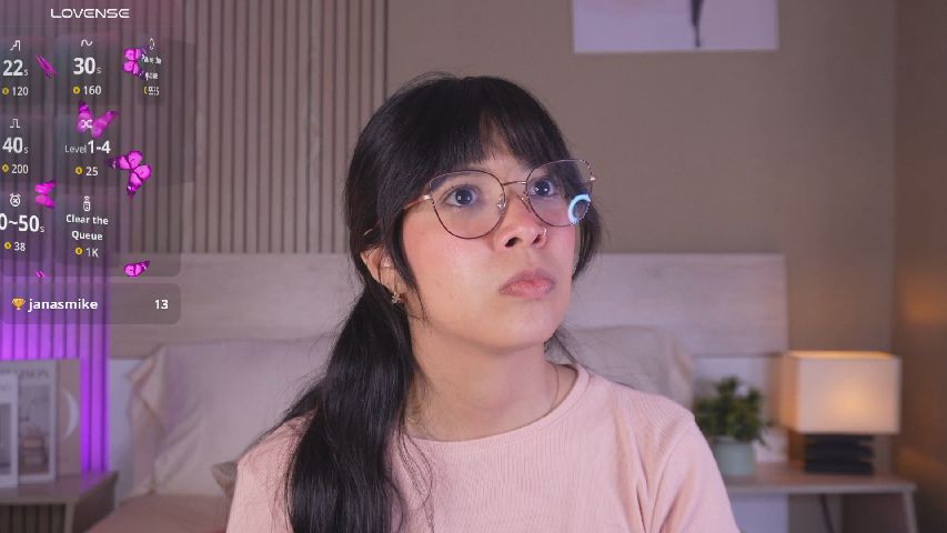 Aprilqueenie online image