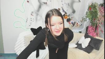 Lexi_Bloom - Hi♥Stand up 22tok| Kiss me 21tok| Blow kiss 23tok|c2c 55tok| Choose song 15tok|Dream tip 777tok|^ pvt & grp on ^Kissess