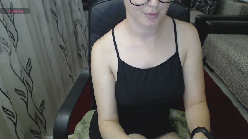 evadream1's MyFreeCams show and profile