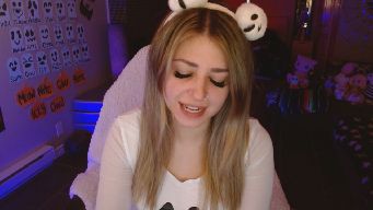 Serafina - B00! :o 1413 til upskirt in club HT(7) gets snaps