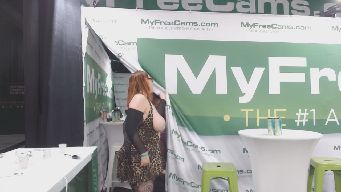 LaceyRoyce - Hi from Exxxotica! 500 tits out! Tip for caffine & booze funds today haha! 500tk lifetime snap! Free OF onlyfans.com/LaceyRoyce