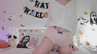 KellyK - hey! my lovense ferri on 5/50/110/550/990 fav vibes l random level 88 l check my tip menus for more - my goal @5244