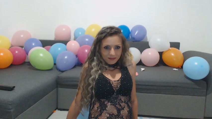 ClaudiaSexxyy's MyFreeCams show and profile