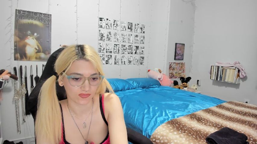 AnnaTame's MyFreeCams show and profile