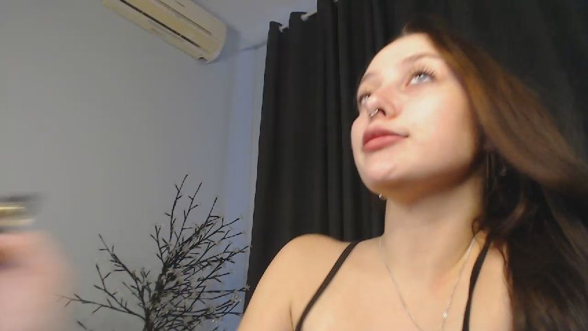 SerenaSantos's MyFreeCams show and profile