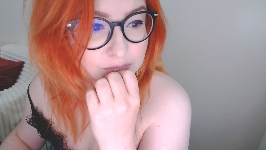 EvaStar19's MyFreeCams show and profile