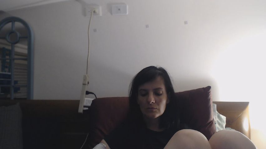 isabellazee2's MyFreeCams show and profile