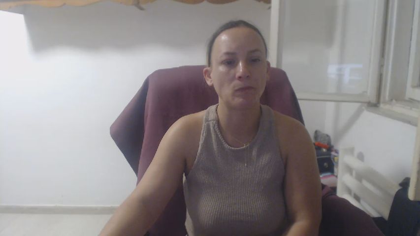 LiaMelanyy's MyFreeCams show and profile