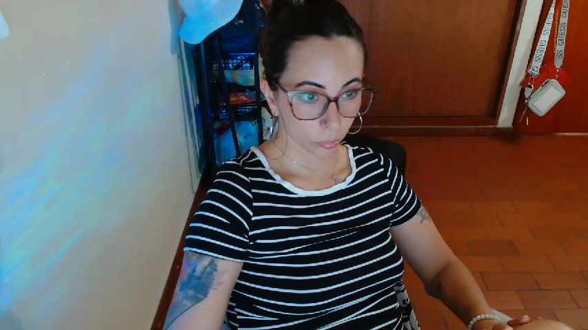 Sweet_jeenn's MyFreeCams show and profile