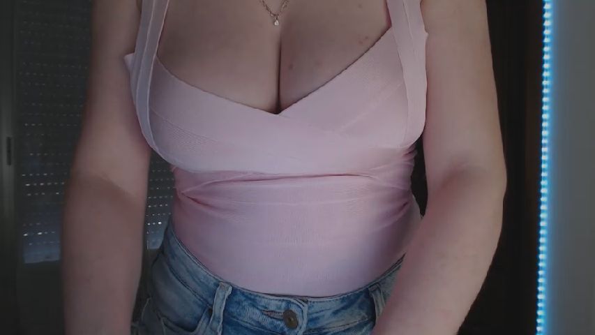 DemetraLove's MyFreeCams show and profile