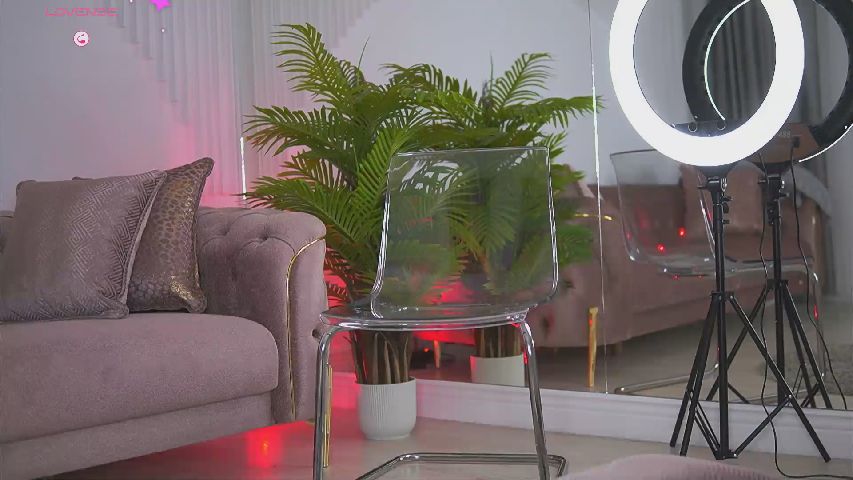 AbbelaWhite's MyFreeCams show and profile