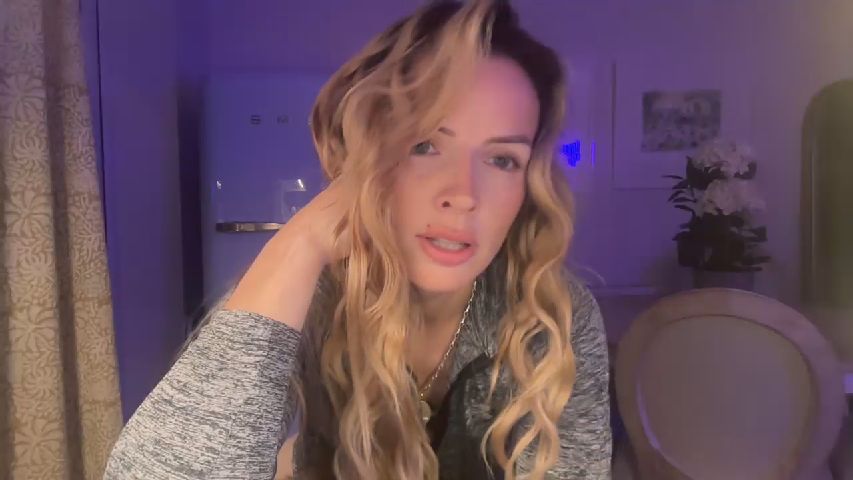 Courtney's MyFreeCams show and profile