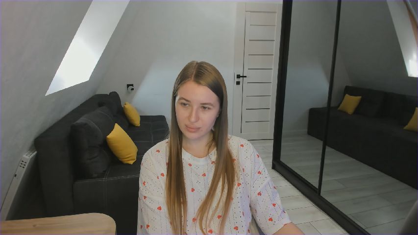 TouchMeNow's MyFreeCams show and profile