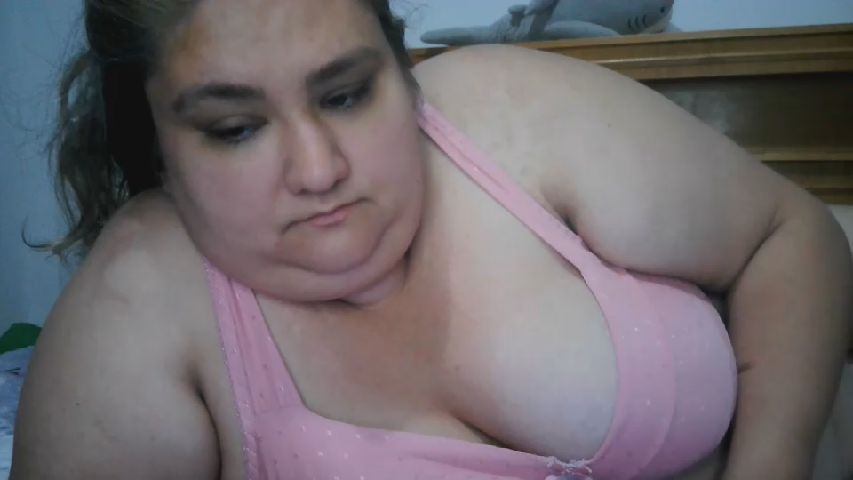 NicholleKitty live