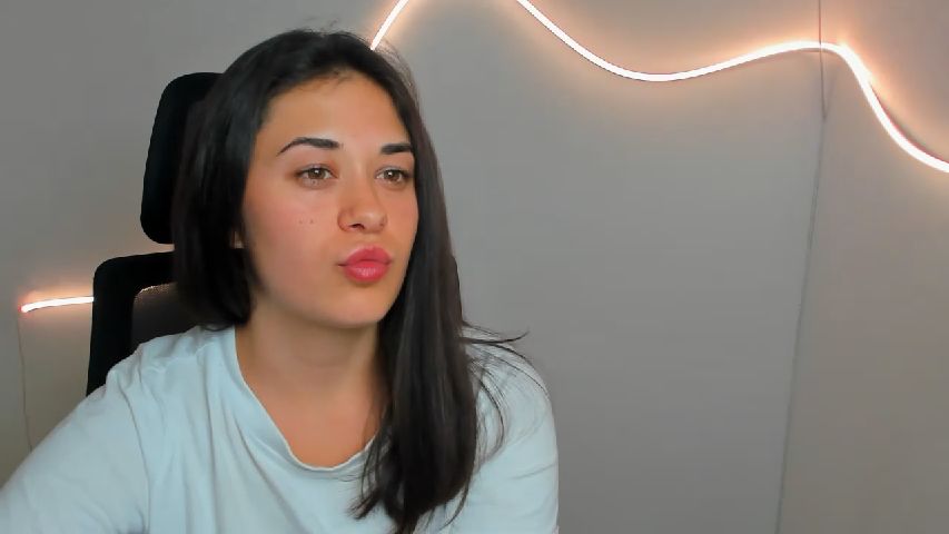 Live Stream of Adelina_