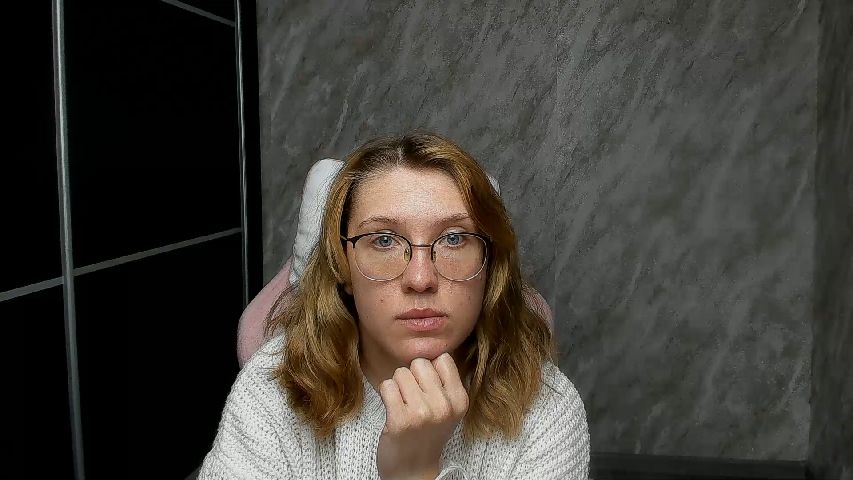 Reginasmilee's MyFreeCams show and profile