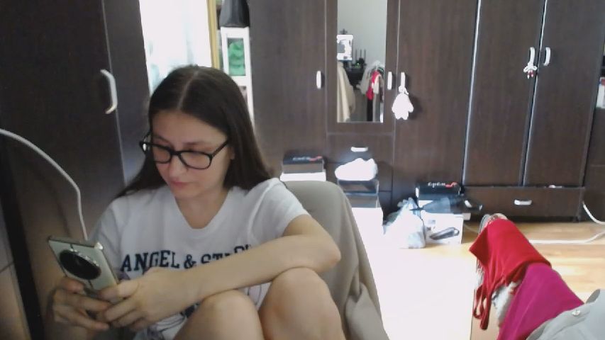 Kristineexxx's MyFreeCams show and profile