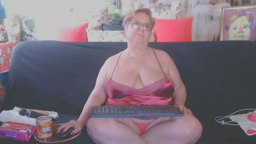 QueenPammy's MyFreeCams show and profile