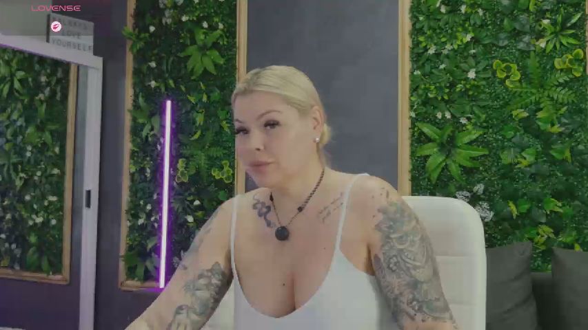 Issa_Jo live