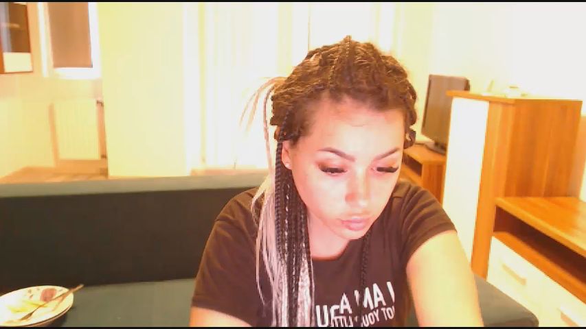 Prettymelania's MyFreeCams show and profile