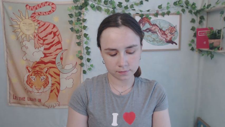 VeryShy_Girl live