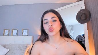 liaa_ - Hi! 99 if u miss me 🧡 18 Pretty / 8 88 888 Make me Happy 299 Strip 25 Hugs 45 Song Request 60 booty - 80 Spin Wheel -100 flash-30 spank 923 naked