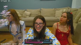 AliceFunker - War ah! @TheSharkQueen @Dashy @HoneyBusty69 :D 5333 to naked! 777 makeout, 50 spanks, & lovings 7/77/777 :D sexy ladies being sexyyyyyyyy