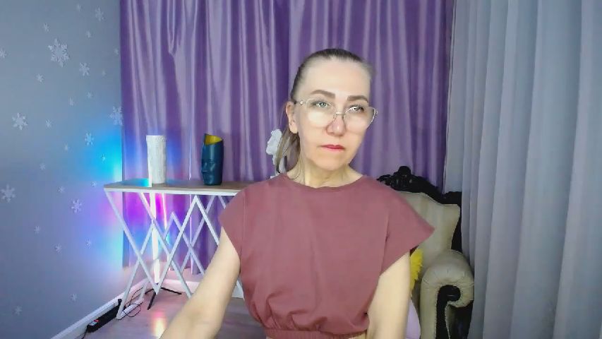 Greybunny's MyFreeCams show and profile