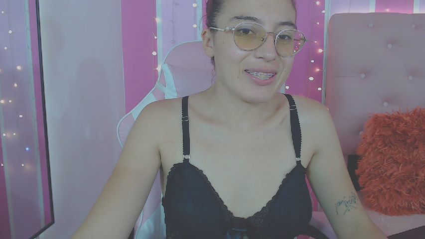 Allisonmt72's MyFreeCams show and profile