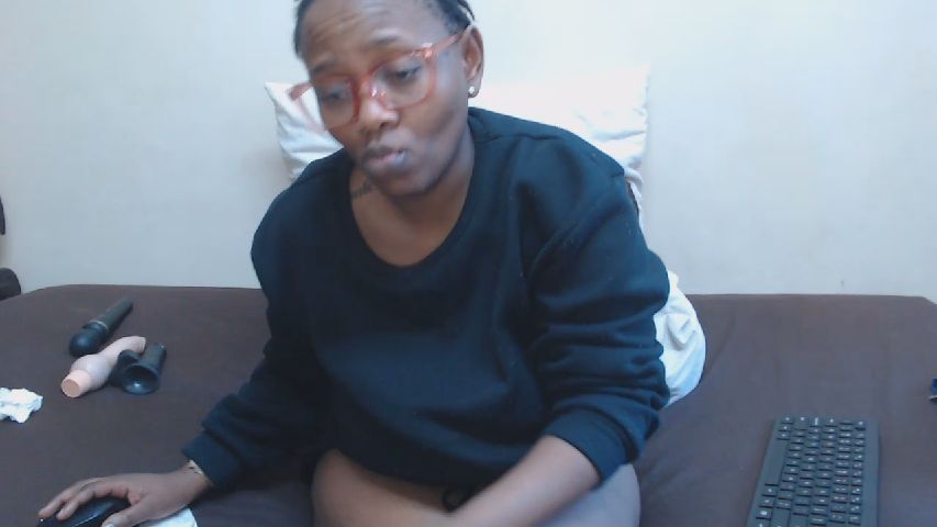 Ebonyboobz4u's MyFreeCams show and profile
