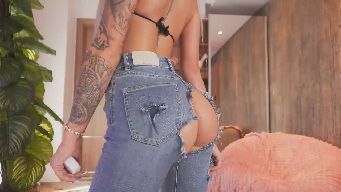 AriannaLure - Long ​legs, ​blonde ​hair , ​what ​more ​can ​you ​wish ​for? #​blonde #​blowjob #​bigass #​natural #​skinny