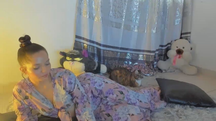 Roseann__'s MyFreeCams show and profile