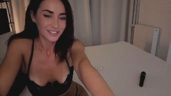 Lara_xo - HI ! 4806 til topless/ lush on -tease me/ check whiteboard and mfc share for tip menu